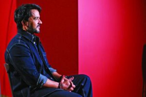 Luis Fonsi califica de ‘vergonzosas’ las redadas del ICE en Estados Unidos