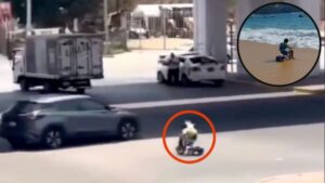 Niño de 8 años cruza en triciclo uno de los cruceros más peligrosos de Acapulco