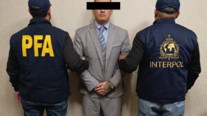 Detienen en Argentina a ciudadano mexicano con pedido de captura de internacional
