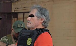 Hernán Bermúdez denuncia persecución política y mediática; se declara inocente desde el altiplano